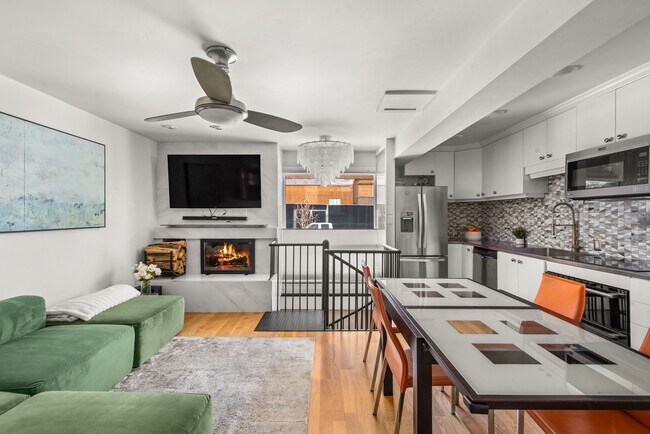 Building Photo - 250 S Original St