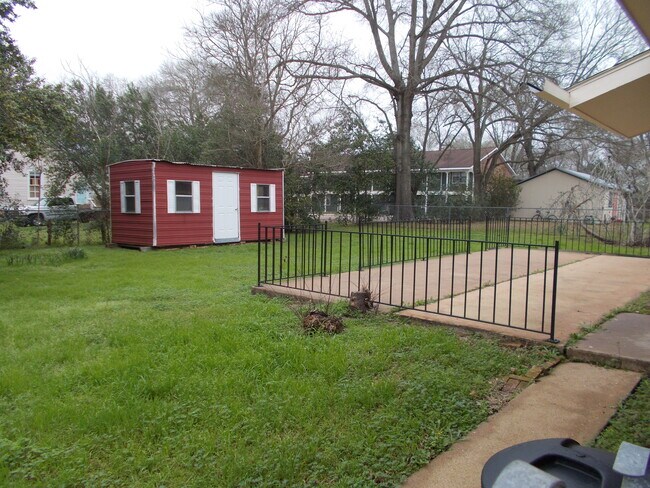 Building Photo - 703 E Germania St