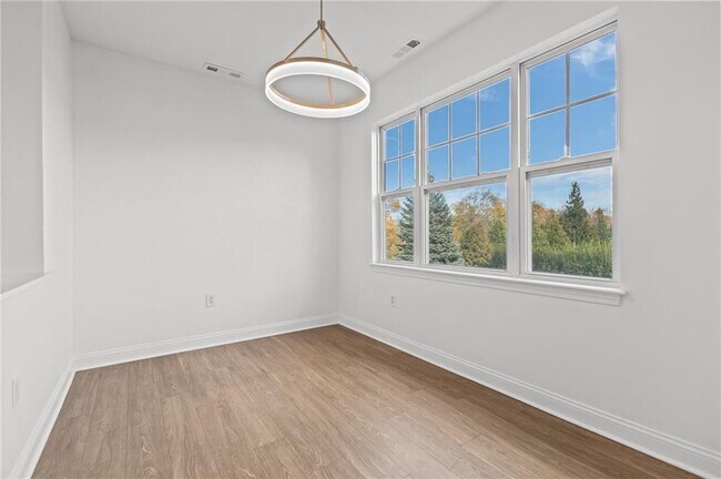 Foto del edificio - 106 E Mill St