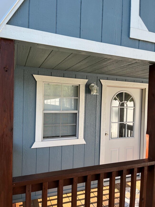 Foto del edificio - 8044 Sandalwood Cir