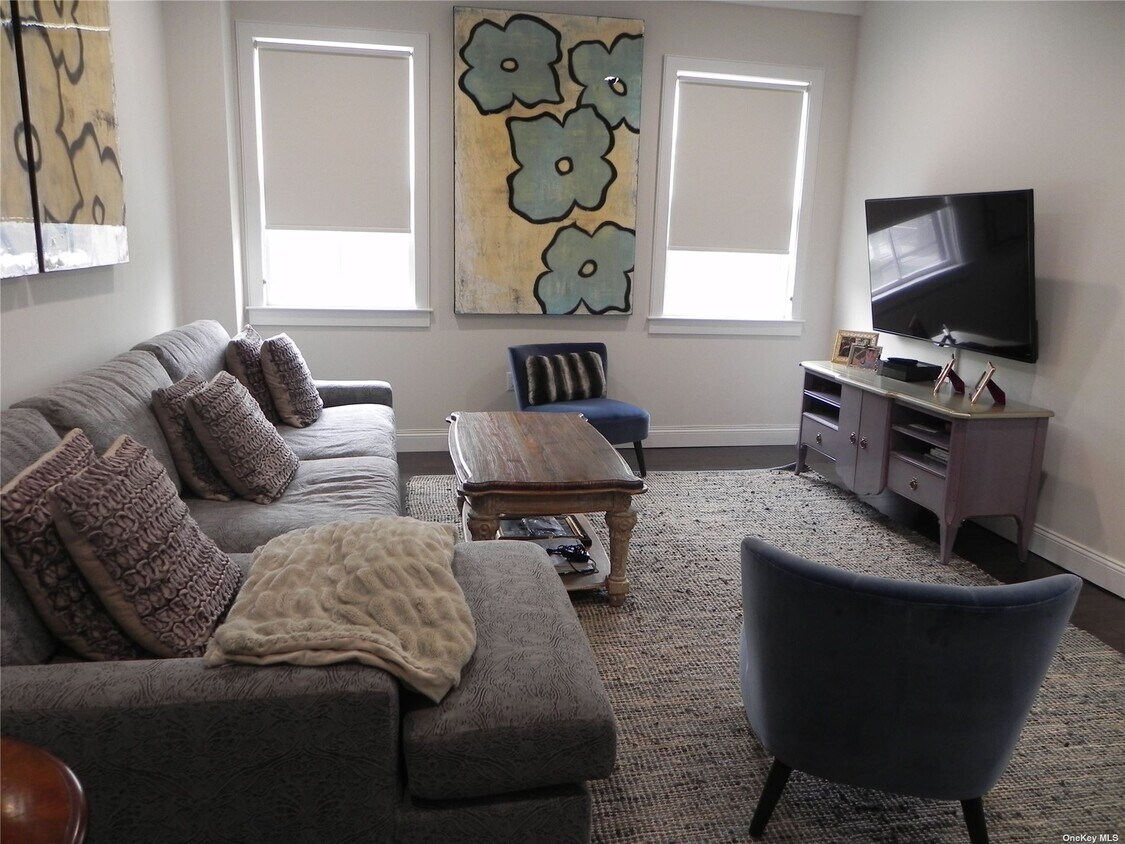 3 Bryant Ave Unit A, Roslyn, NY 11576 Room for Rent in Roslyn, NY