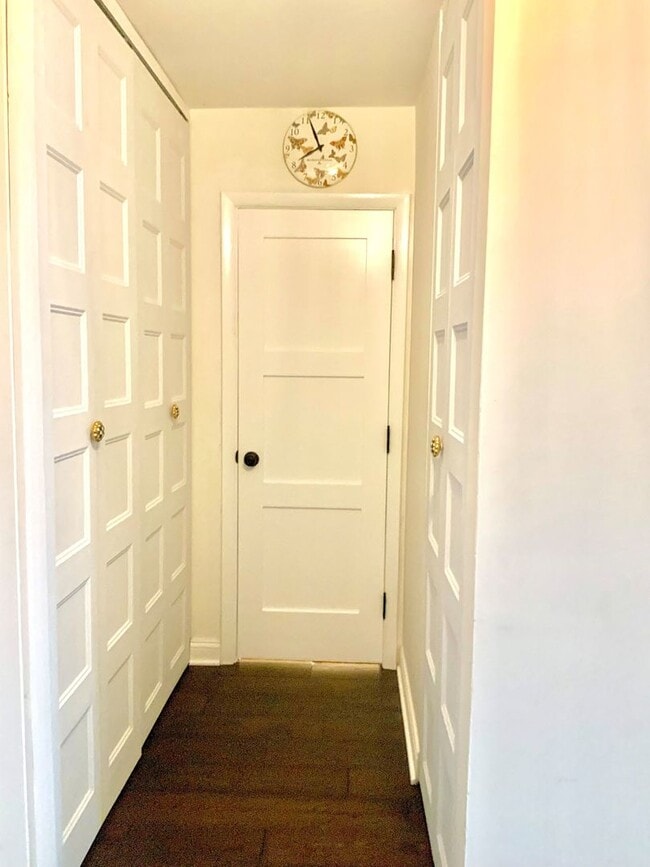 Building Photo - 111 E Chestnut St