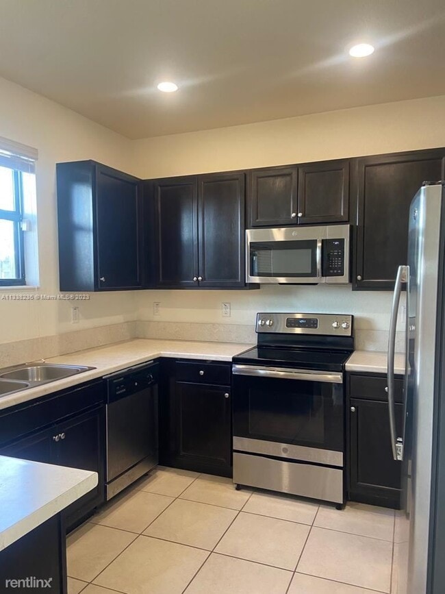 Building Photo - 3 br, 2.5 bath House - 3405 SE 1st Ct