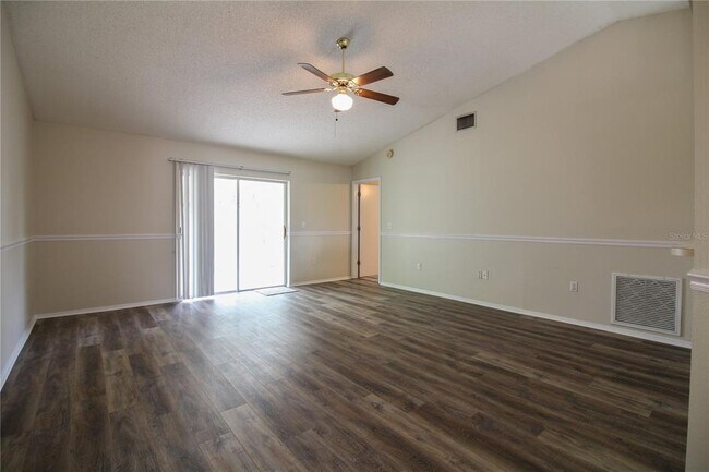 Foto del edificio - 527 Emerald Cove Loop