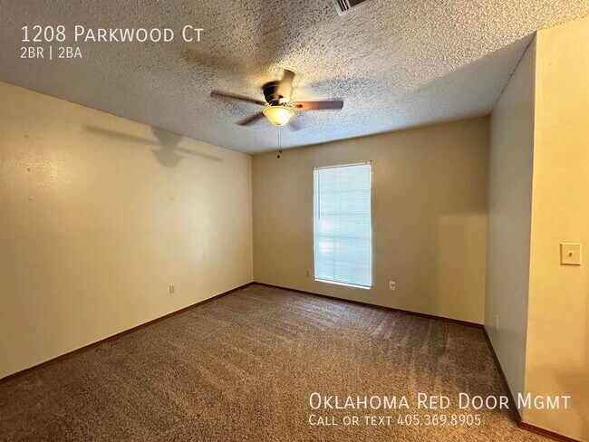 Building Photo - 1208 Parkwood Ct