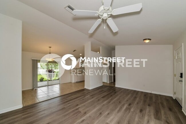 Building Photo - 3 Bedroom Pet-Friendly Home in NORTH PORT,...