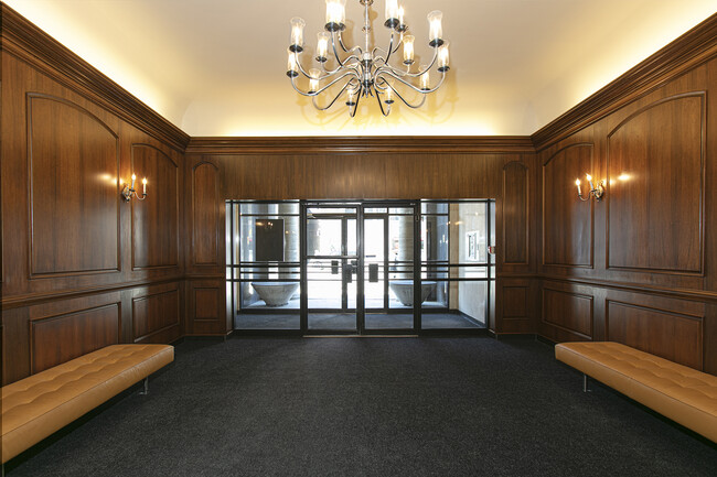 Lobby - Pickwick Arms