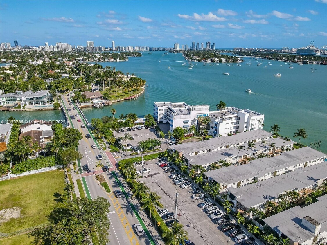 Foto principal - 1100 Venetian Way