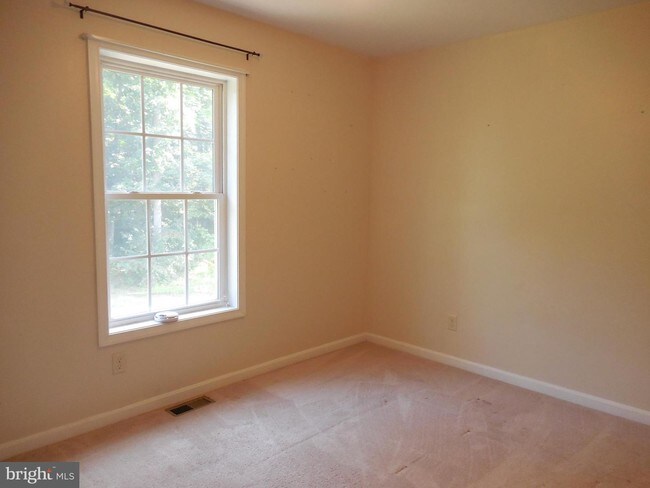 Building Photo - 240 Twin Lakes Dr