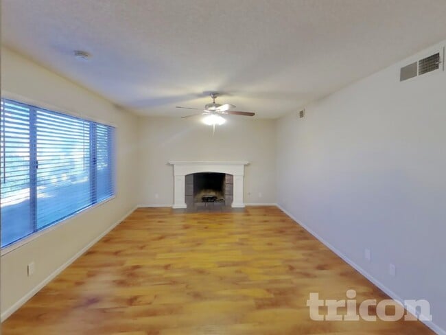 Foto del edificio - 4078 Deerfield Ave