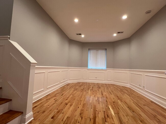 Building Photo - 6438 N Seeley Ave