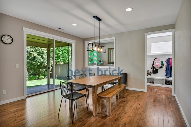 Building Photo - Discover Spacious Comfort: Stunning 5-Bedroom Home with 3.5 Baths in Snoqualmie!
