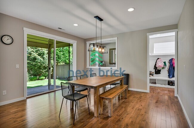Foto del edificio - Discover Spacious Comfort: Stunning 5-Bedroom Home with 3.5 Baths in Snoqualmie!