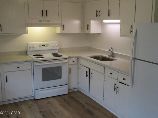 Building Photo - 2814 N Panama Ave