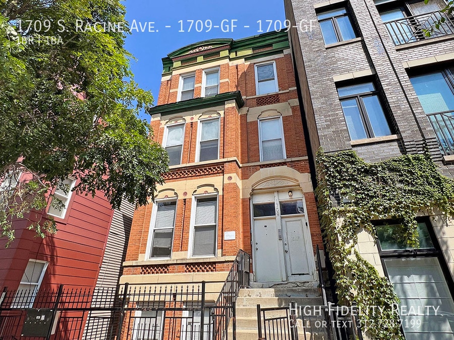 Primary Photo - 1709 S Racine Ave