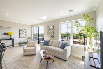 2BR, 2BA - 1,402SF - Living Room - Westfield Crossing