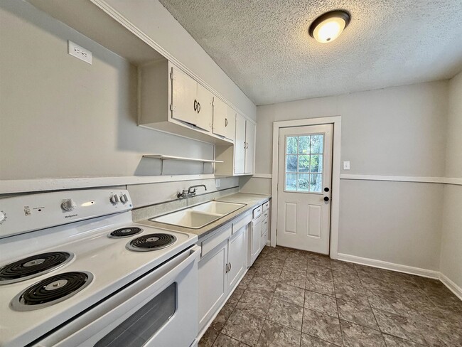 Building Photo - 4943 Buford Ave