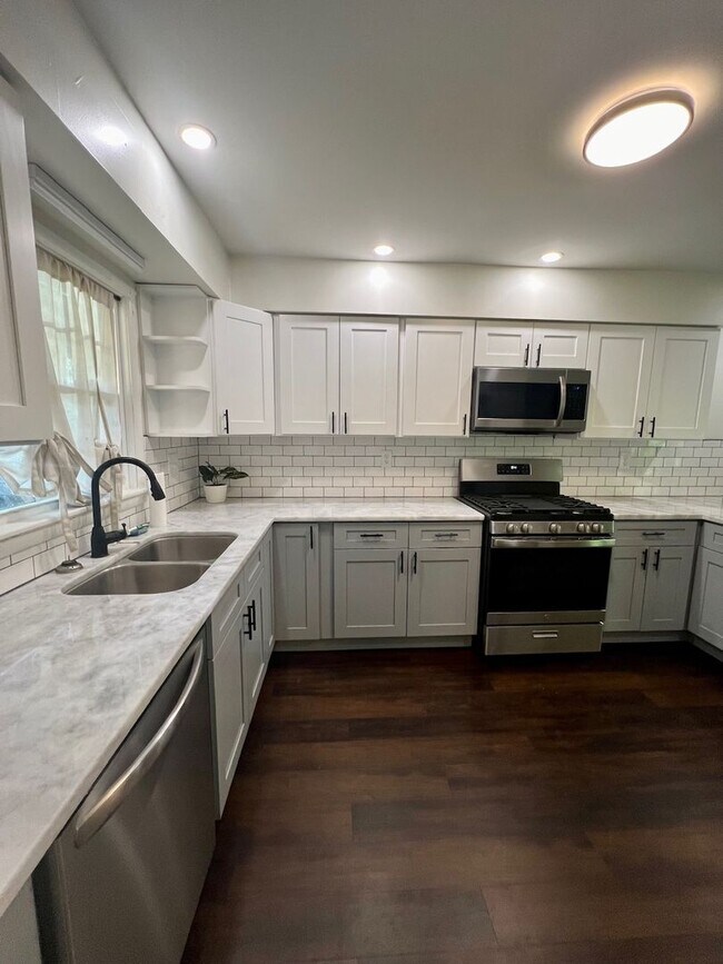 Building Photo - 6710 Green Meadow Ct