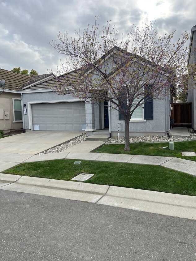 Primary Photo - 3139 Staysail St