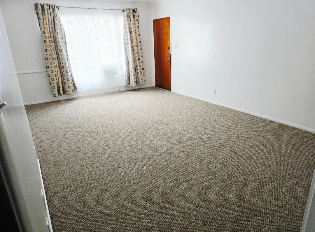 Living room - 1610 Preuss Rd