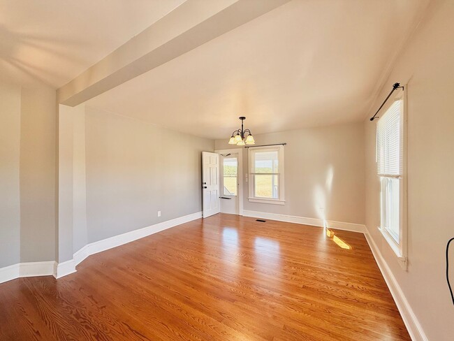 Building Photo - Charming 3 Bedroom Home for Rent!