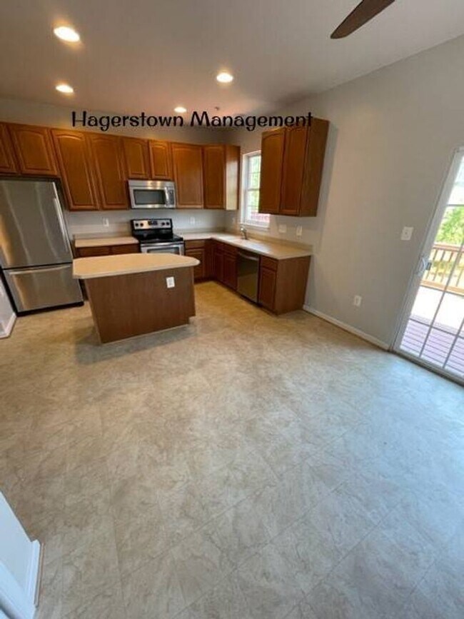 Building Photo - 18319 Roycroft Drive