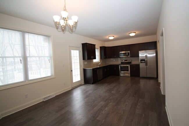 Building Photo - Waterford Ave