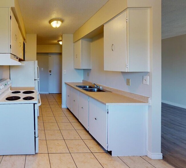 Building Photo - 7375 Tranby Av