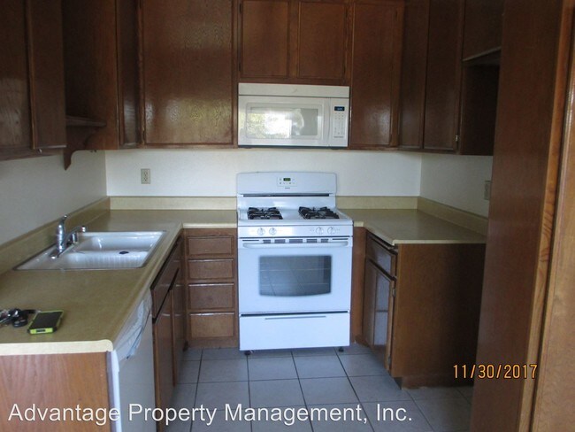 Building Photo - 1141 E Foster Rd