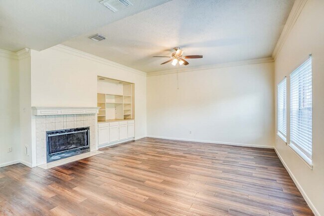 Foto del edificio - 8022 Willancy Ln