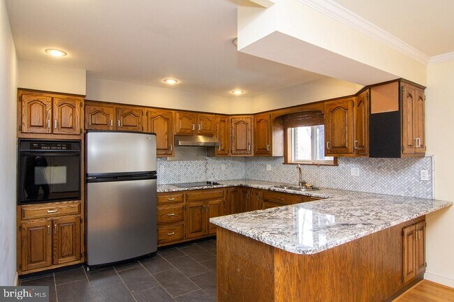 Building Photo - 308 Avalon Ln