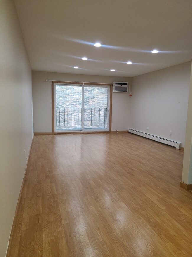Foto del edificio - 8936 N Parkside Ave