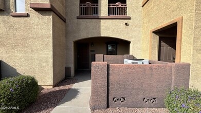 Building Photo - 3250 W Greenway Rd