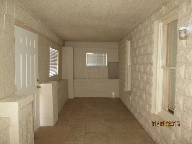 Building Photo - CENTRAL: 2 BR 1 BTH