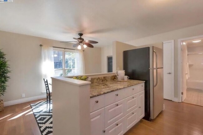 Building Photo - 2063 Ascot Dr