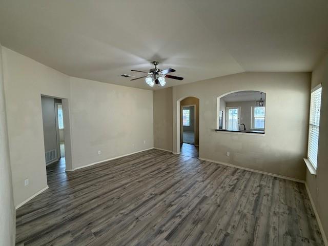 Foto del edificio - 1215 Logan Dr