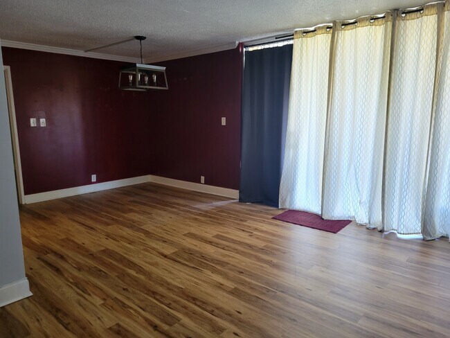 Foto del edificio - 1131 Stringers Ridge Rd