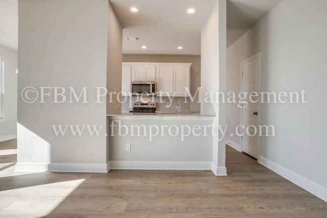 Building Photo - 2109 Layla Dr