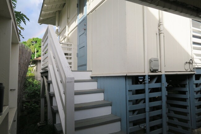 Building Photo - 2018 Pauoa Rd