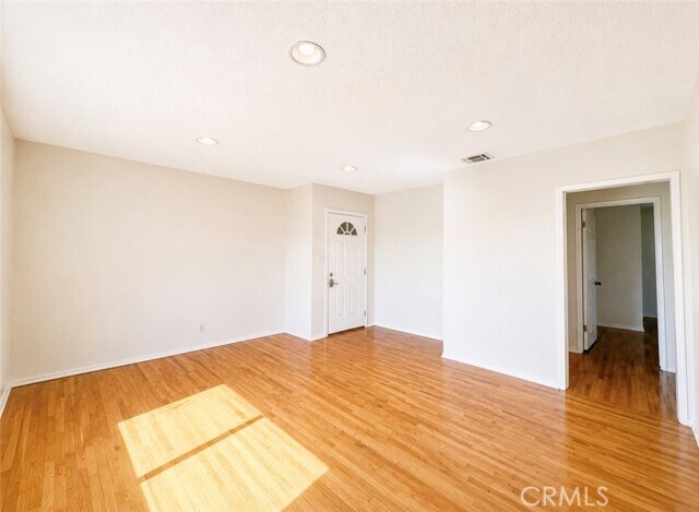 Foto del edificio - 1372 W 36th St