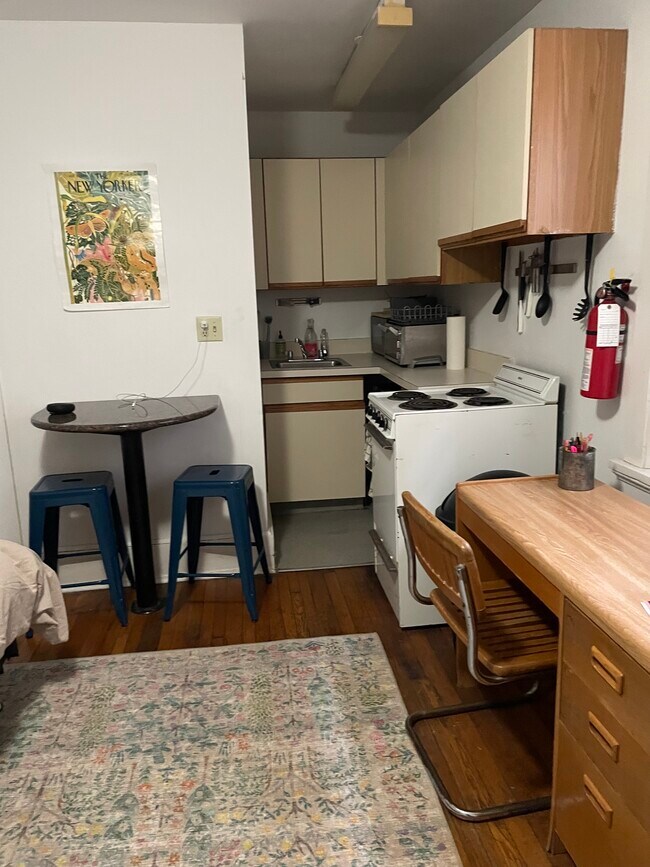 Building Photo - 504 Thurston Ave