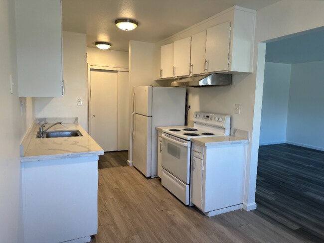 Building Photo - 1737 Ross Cir