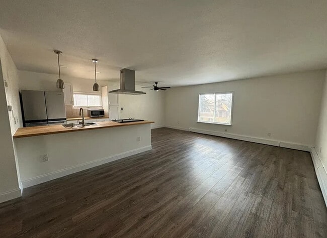 Building Photo - 107 Bunnell St