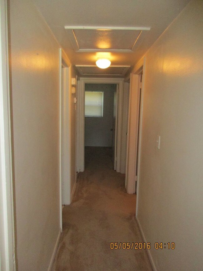 Building Photo - 7211 Stonehurst Rd N