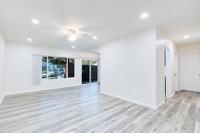 Building Photo - 951 S Idaho St