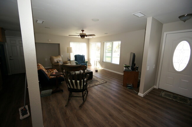 Foto del edificio - Primary Bedroom in a Private Home- Ramona, CA