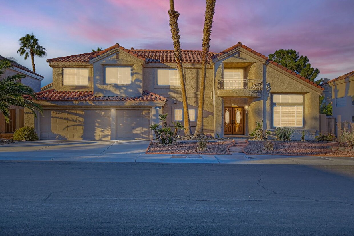 Primary Photo - STUNNING 3 Bed Home with Pool Located in D...