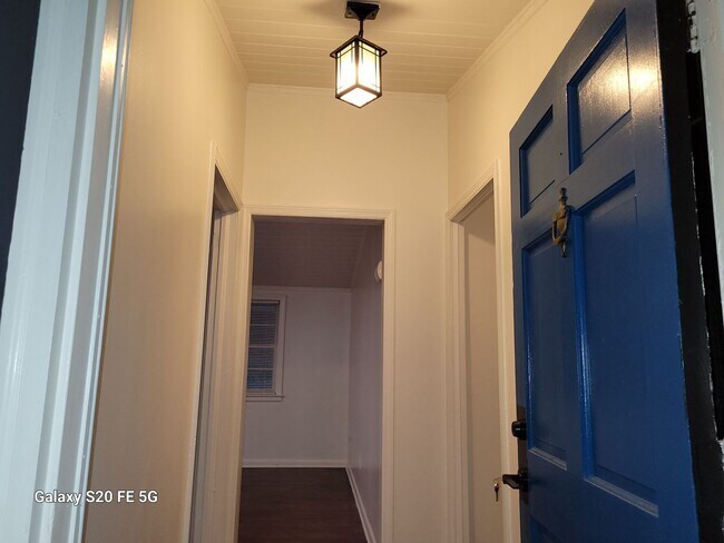 Foto del edificio - 1063 Mohawk Ave