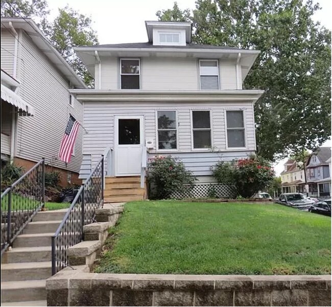 Building Photo - 400 Catalpa St
