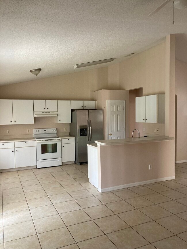 Building Photo - 2742 Cullens Ct